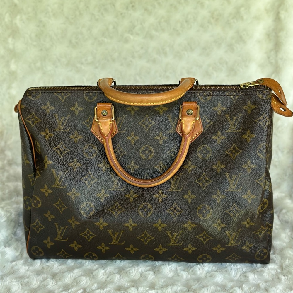 Authentic Louis Vuitton  Monogram Speedy 35